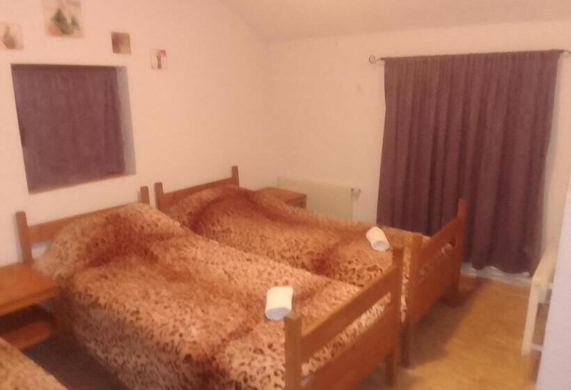 تختخواب و صبحانه 33 Lipe