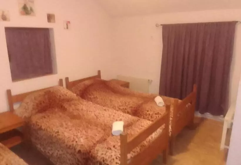 تختخواب و صبحانه 33 Lipe