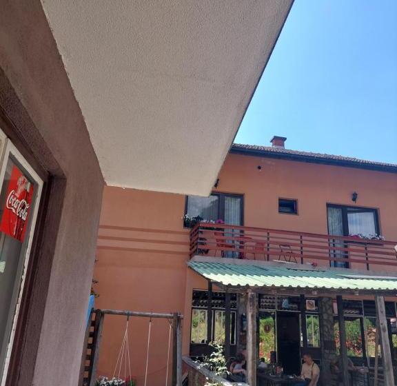 تختخواب و صبحانه 33 Lipe