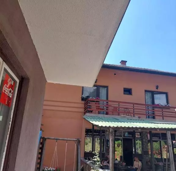 تختخواب و صبحانه 33 Lipe