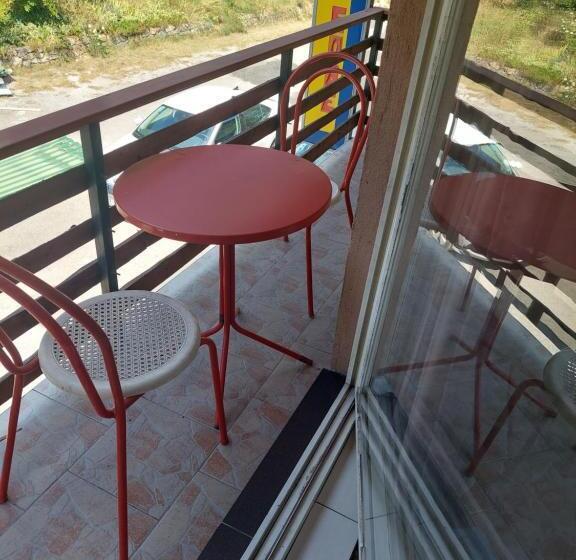 تختخواب و صبحانه 33 Lipe