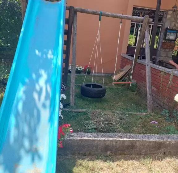 تختخواب و صبحانه 33 Lipe