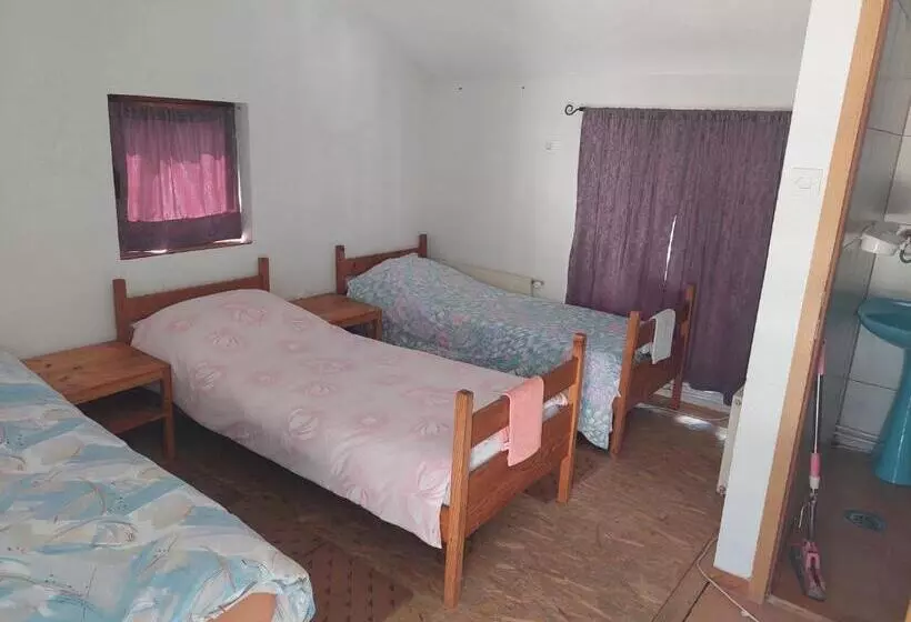 تختخواب و صبحانه 33 Lipe