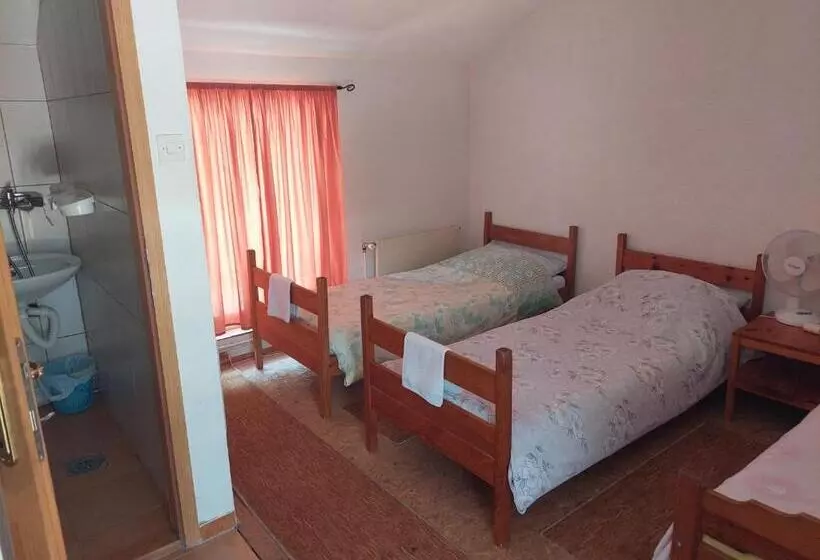 تختخواب و صبحانه 33 Lipe