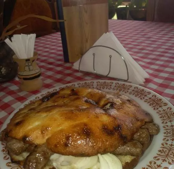 تختخواب و صبحانه 33 Lipe