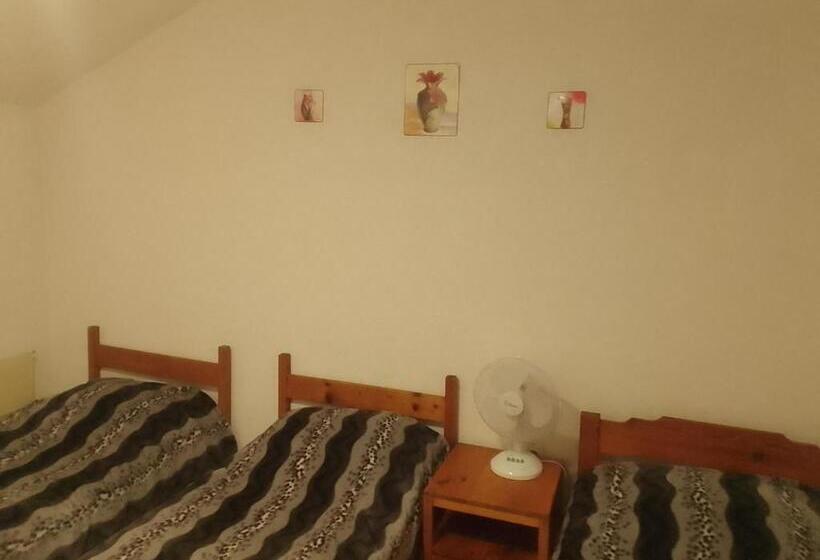 تختخواب و صبحانه 33 Lipe