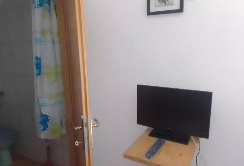 تختخواب و صبحانه 33 Lipe