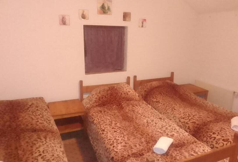 تختخواب و صبحانه 33 Lipe