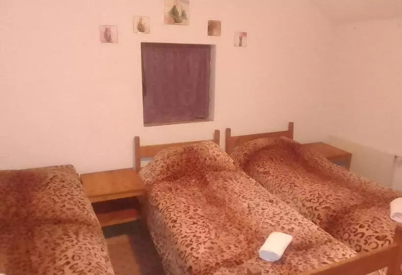 تختخواب و صبحانه 33 Lipe