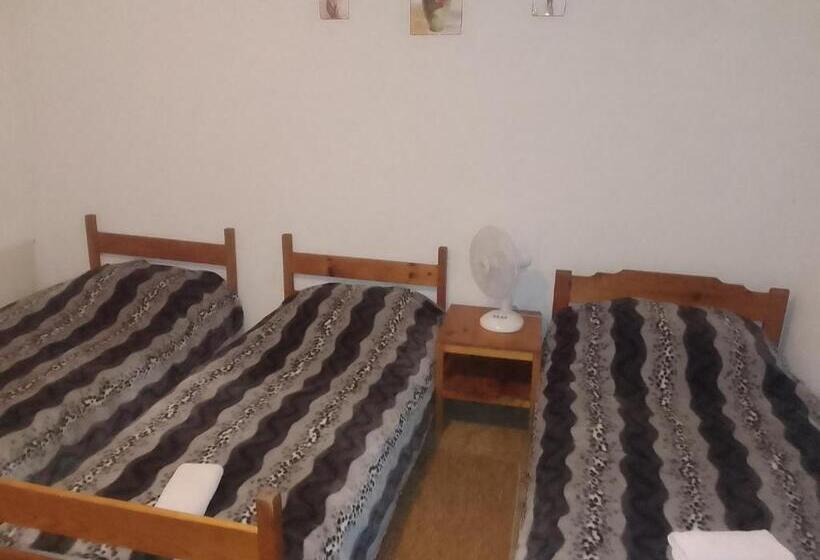 تختخواب و صبحانه 33 Lipe