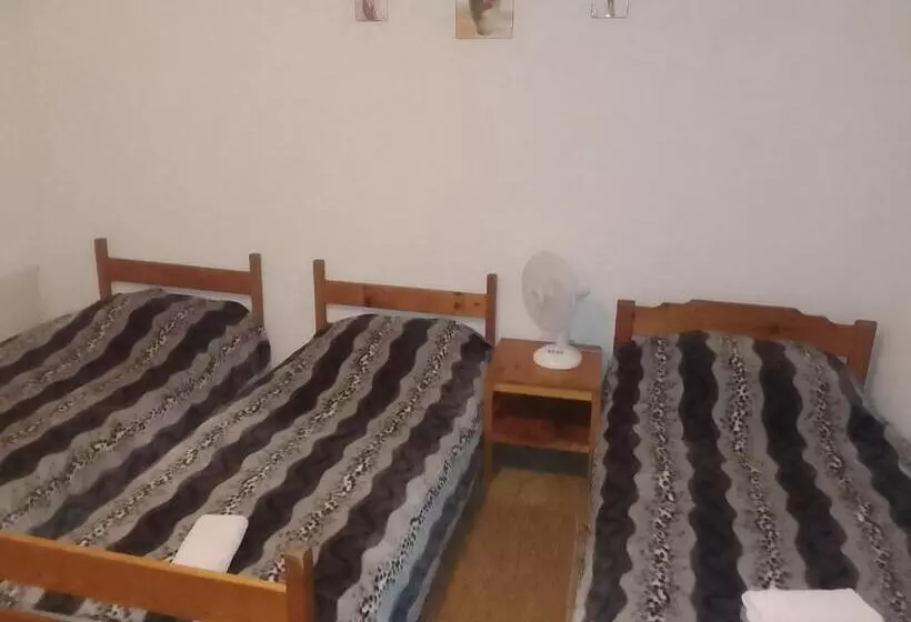 تختخواب و صبحانه 33 Lipe