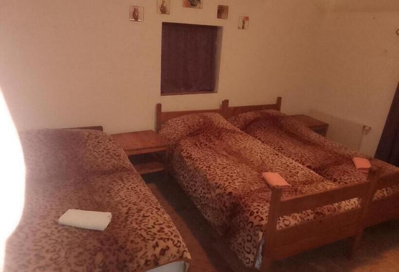 تختخواب و صبحانه 33 Lipe