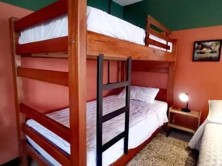 ベッドアンドブレックファースト La Bonita Guesthouse