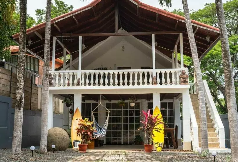 Retkeilymaja Mai Ke Kai Surf House