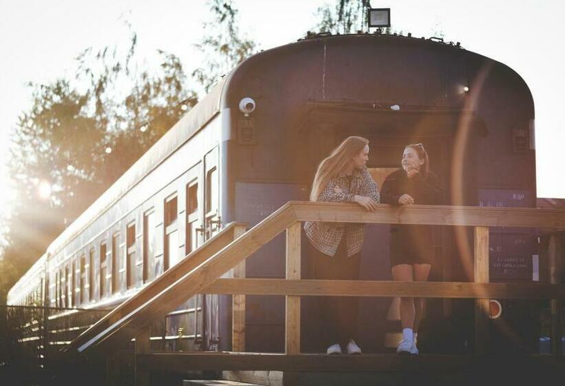 هتل کپسول Railrooms Traincar Hostel