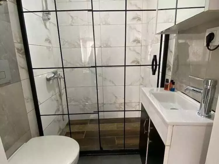 ホテル Kadıköy Linda