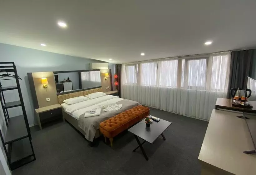 ホテル Kadıköy Linda