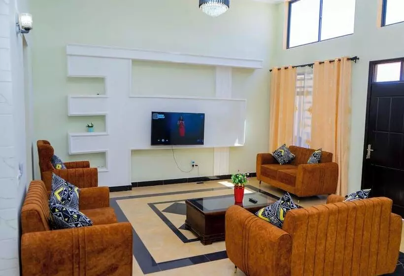 هتل Mlimwa Hill Palace