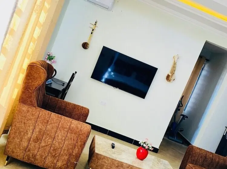 هتل Mlimwa Hill Palace