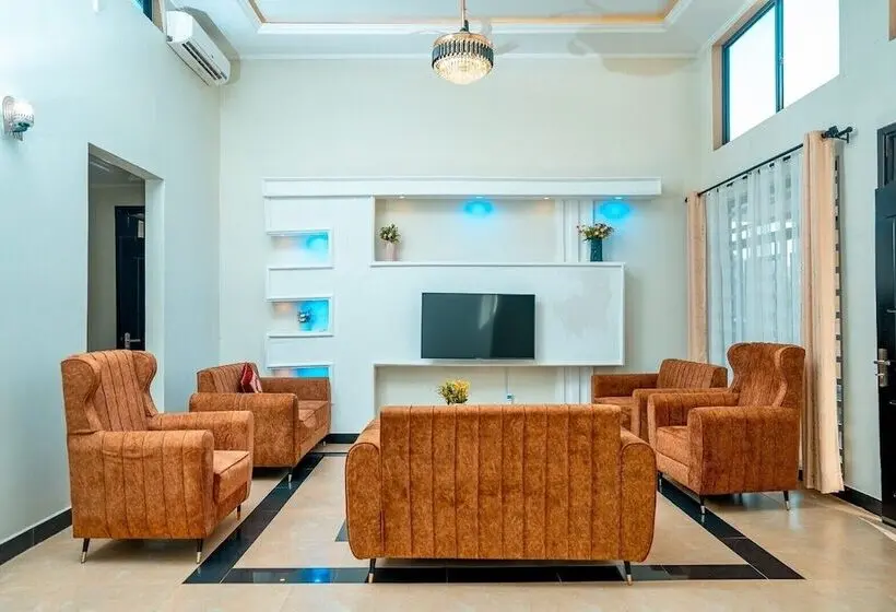 هتل Mlimwa Hill Palace
