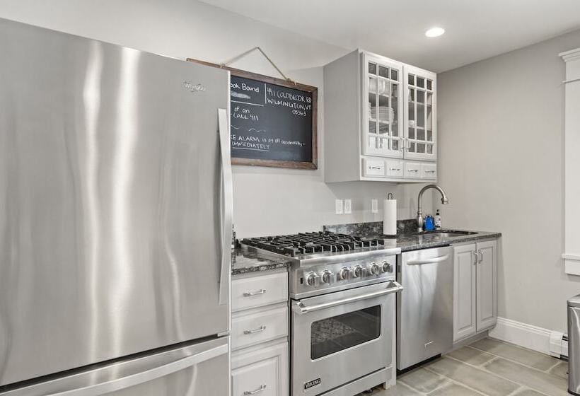 هاستل Brook Bound Inn