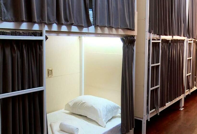 هتل کپسول Orom Hostel