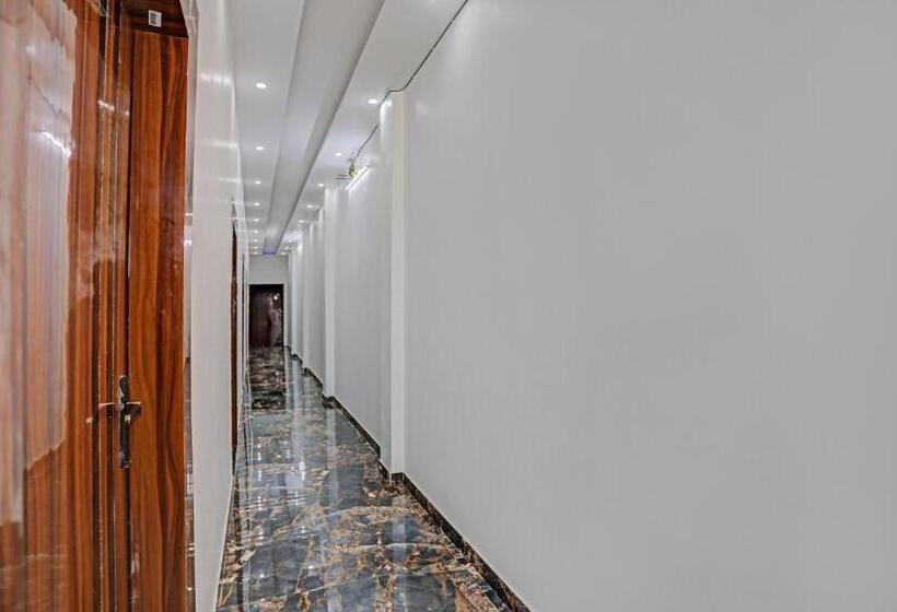 בית מלון כפרי Oyo Flagship The Majestic