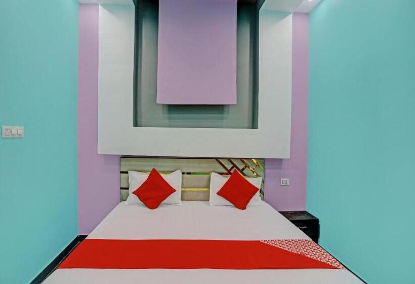 בית מלון כפרי Oyo Flagship The Majestic