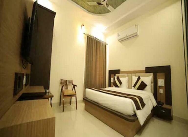 Отель Riverview