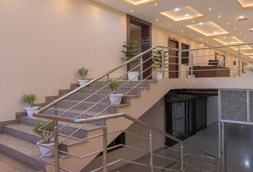 Itsy Hotels Kashi Grand, Bhu