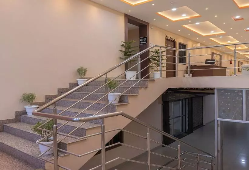 Itsy Hotels Kashi Grand, Bhu