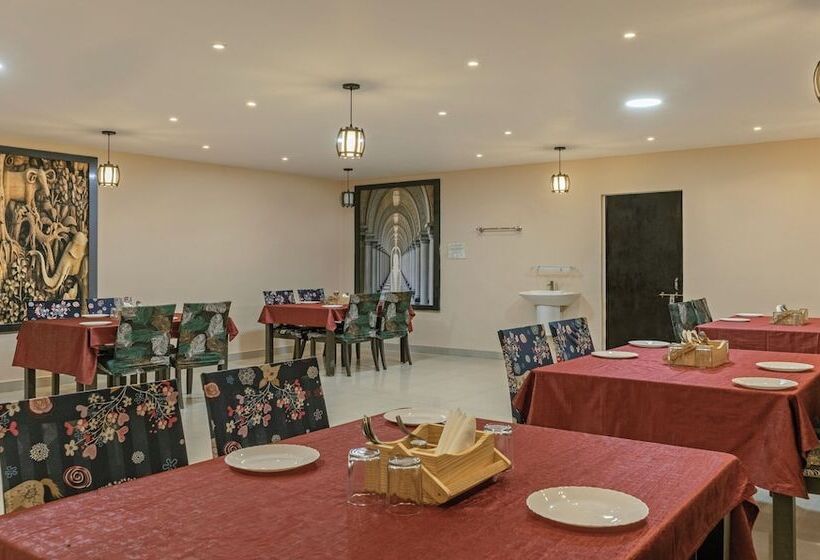 Itsy Hotels Kashi Grand, Bhu