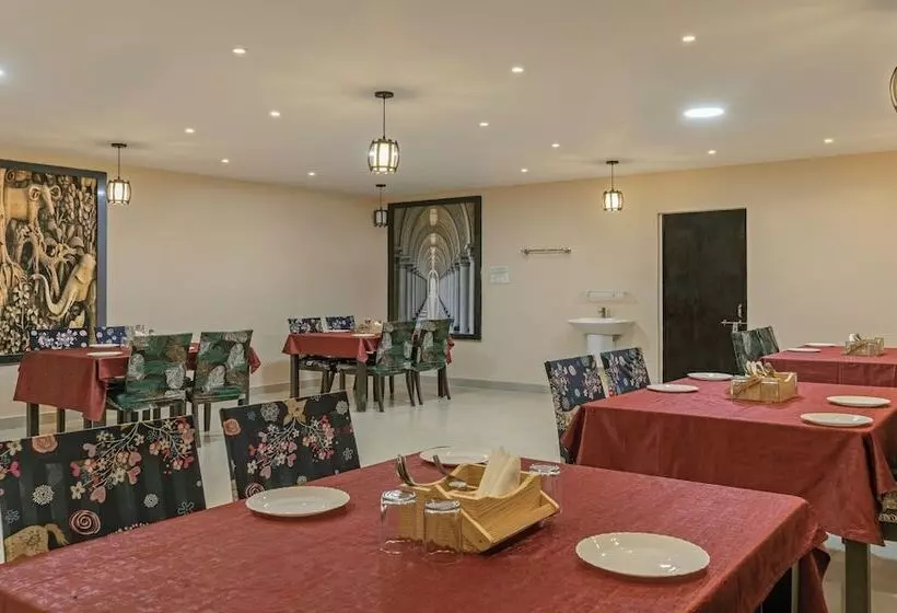 Itsy Hotels Kashi Grand, Bhu