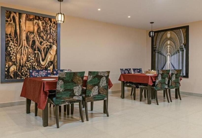 Itsy Hotels Kashi Grand, Bhu