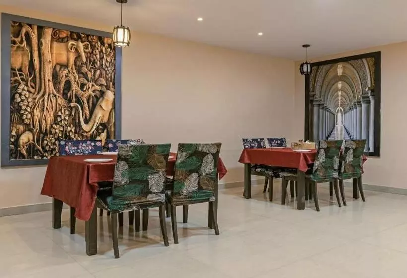 Itsy Hotels Kashi Grand, Bhu