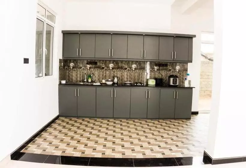 Majatalo Uthayam Guest House