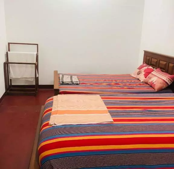 Majatalo Uthayam Guest House