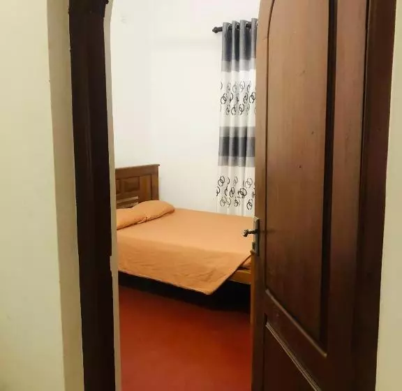 Majatalo Uthayam Guest House