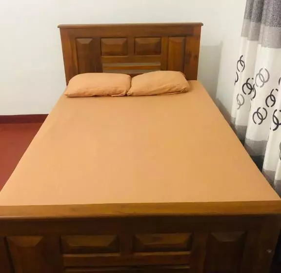 Majatalo Uthayam Guest House