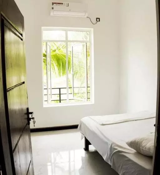 Majatalo Uthayam Guest House