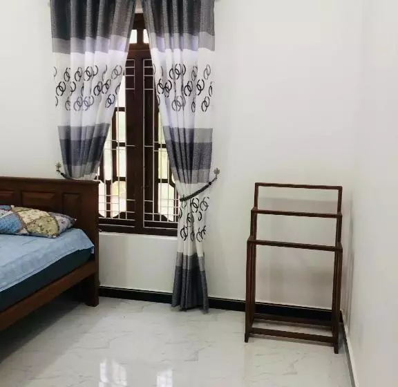 Majatalo Uthayam Guest House