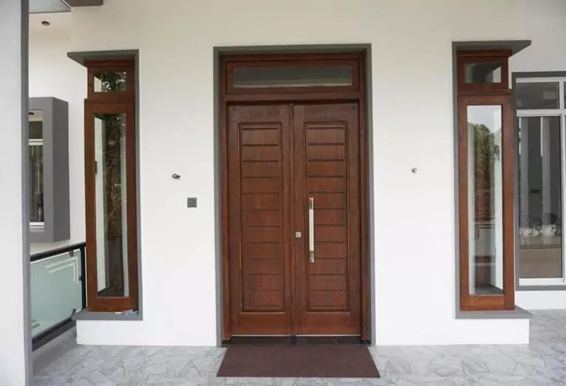 Majatalo Uthayam Guest House