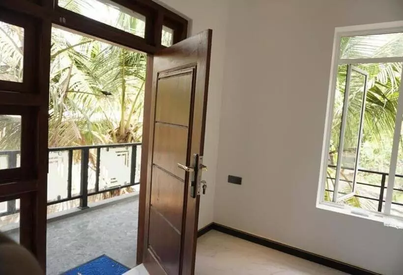 Majatalo Uthayam Guest House
