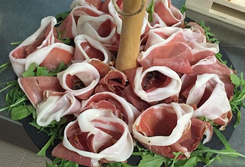 مسافرخانه Ristorante L'orizzonte