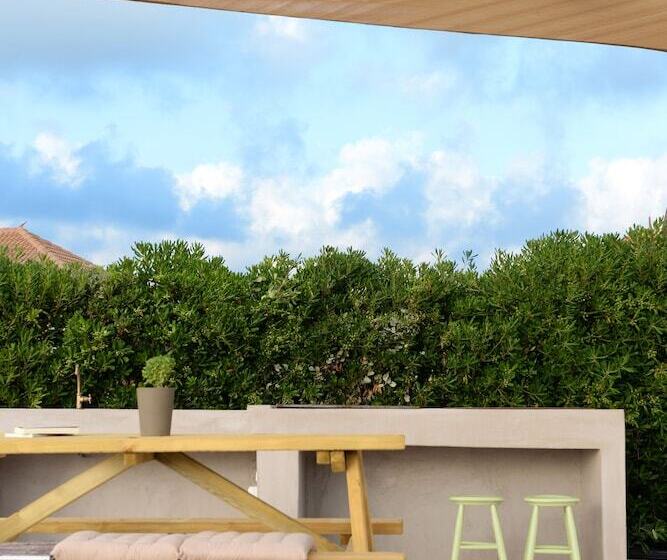 Отель Esperides