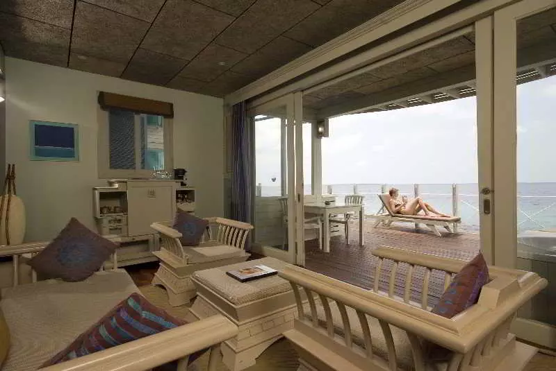 هتل J Resort Alidhoo