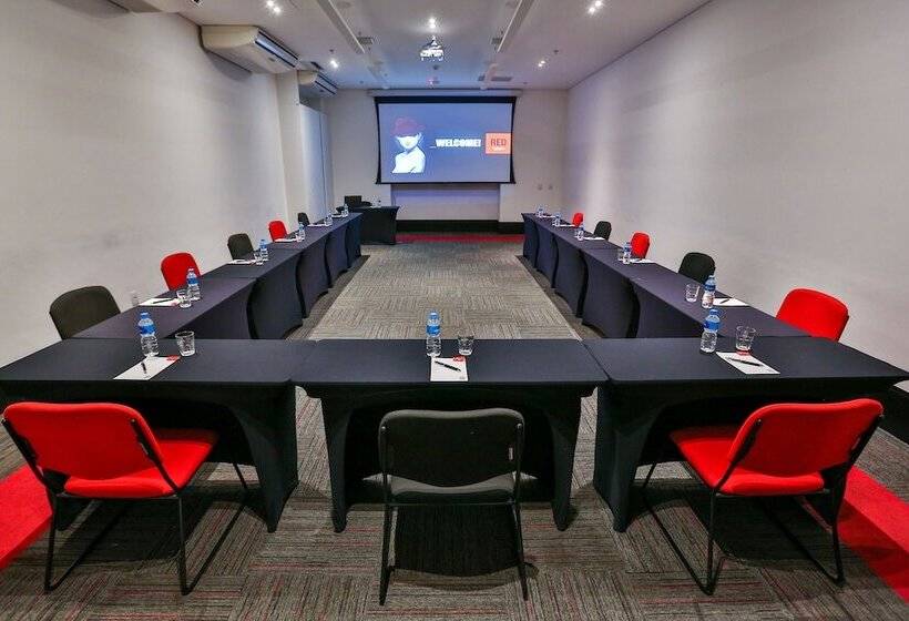 هتل Radisson Red Campinas