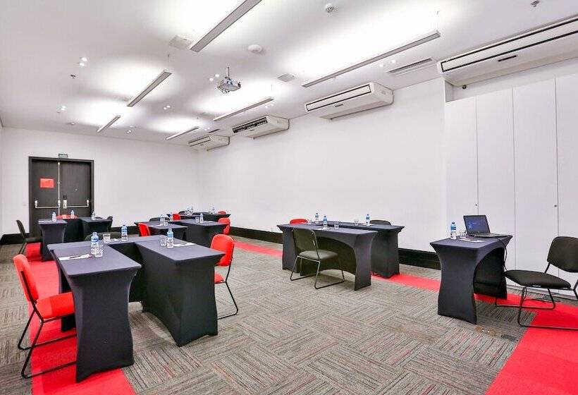 هتل Radisson Red Campinas