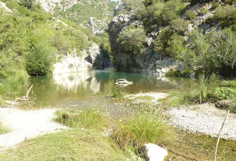 فندق ريفى Restaurante Las Buitreras