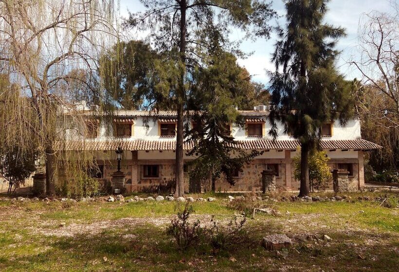 فندق ريفى Restaurante Las Buitreras